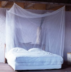 Middelen tegen muggen Wat te doen tegen muggen in de slaapkamer Klamboe Middel tegen muggen op slaapkamer